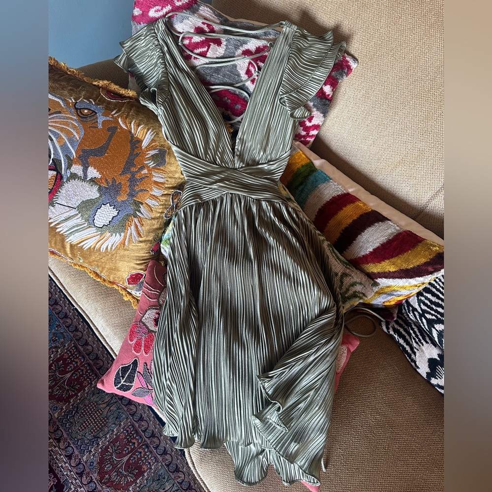 Lulus Sage Green Pleated V-Neck Mini Dress XS NWT